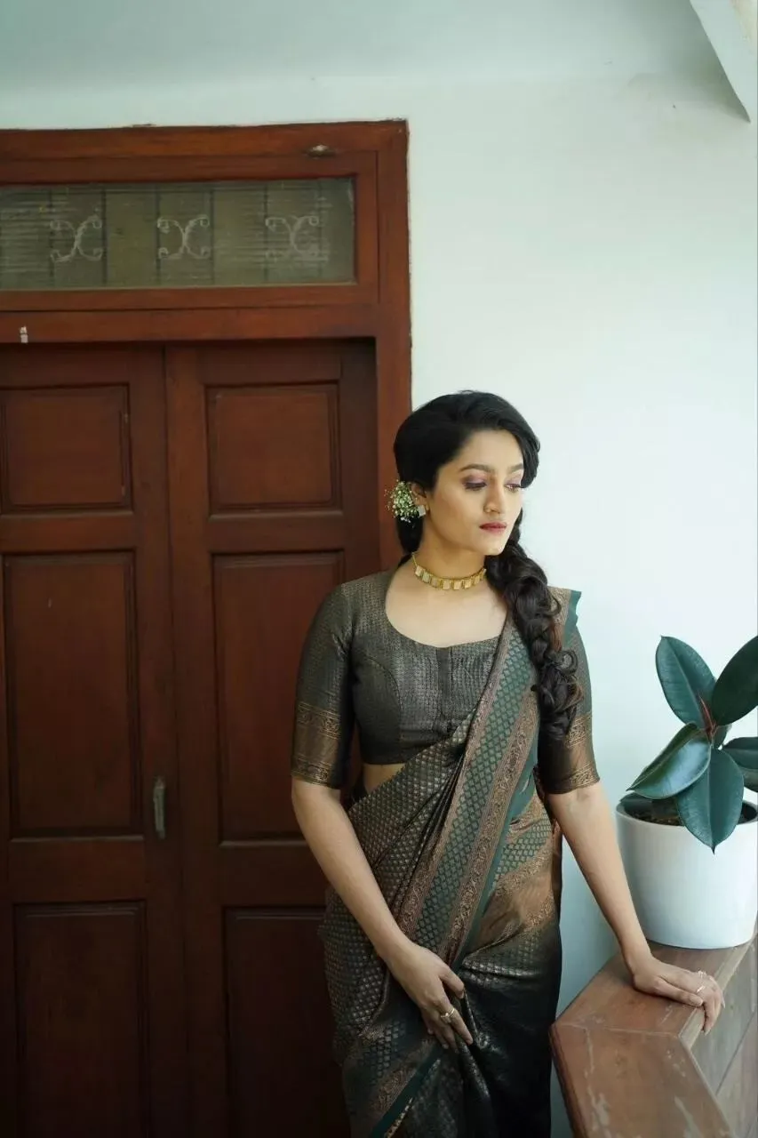 Banarasi Soft Silk Saree With Blouse For Women's